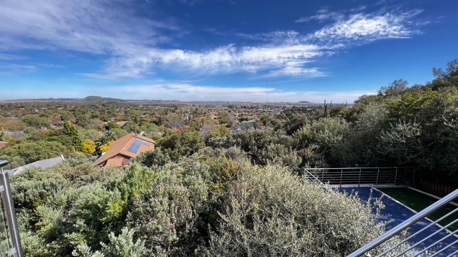 4 Bedroom Property for Sale in Langenhovenpark Free State